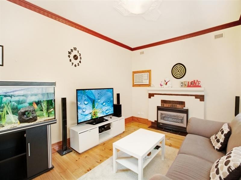 10 Charron Road, Croydon Park SA 5008