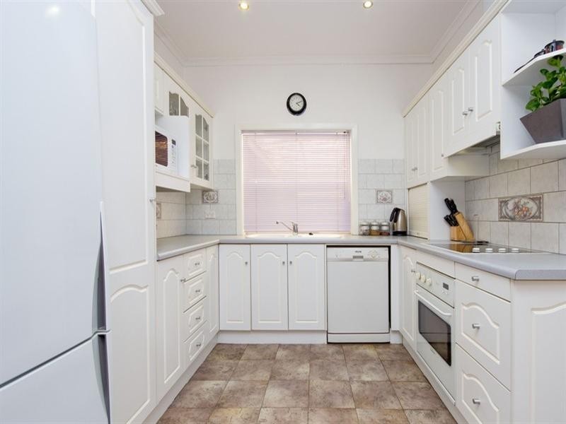 34 Gordon Avenue, Clearview SA 5085