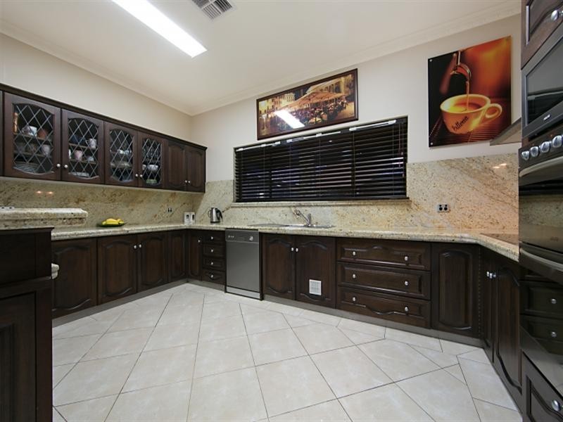 32 Kara Crescent, Gulfview Heights SA 5096