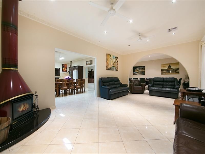 32 Kara Crescent, Gulfview Heights SA 5096