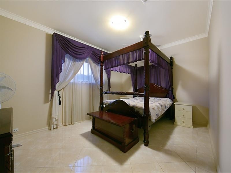 32 Kara Crescent, Gulfview Heights SA 5096