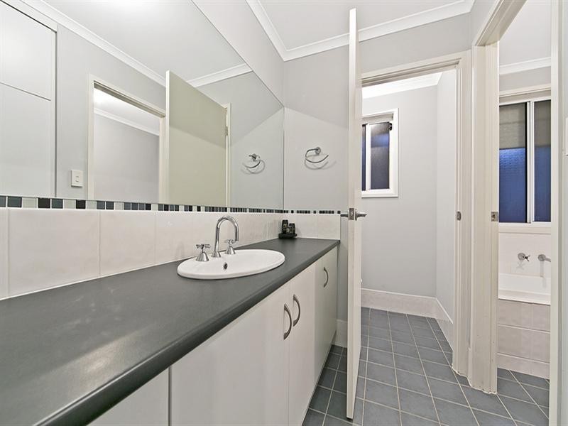 32 Kopoola Crescent, Gilles Plains SA 5086