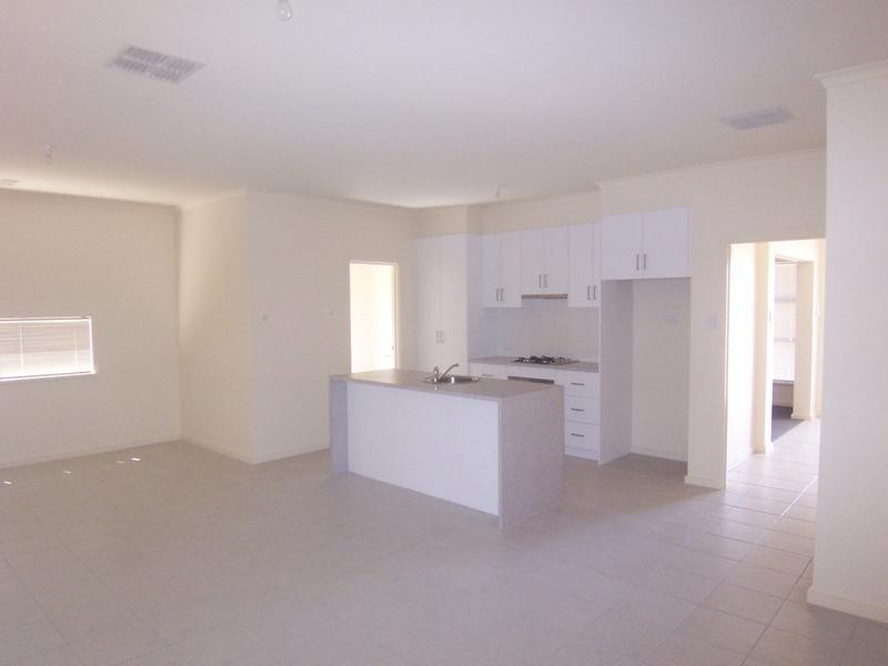 4 Cathedral Circuit, Mawson Lakes SA 5095