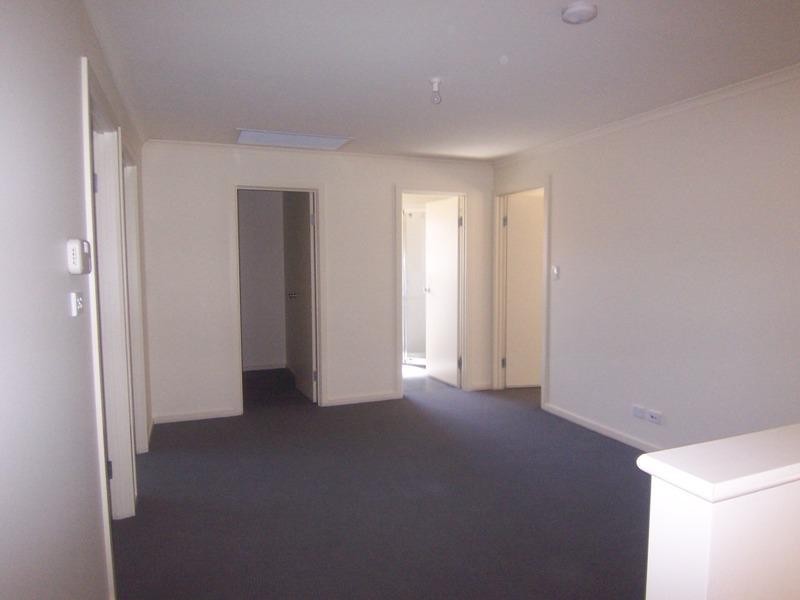 4 Cathedral Circuit, Mawson Lakes SA 5095