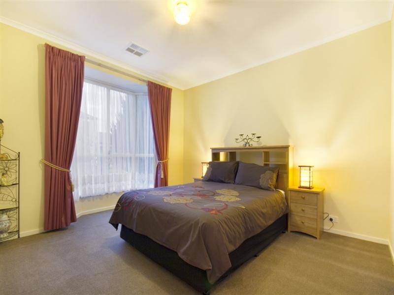 19 Windermere Crescent, Mawson Lakes SA 5095