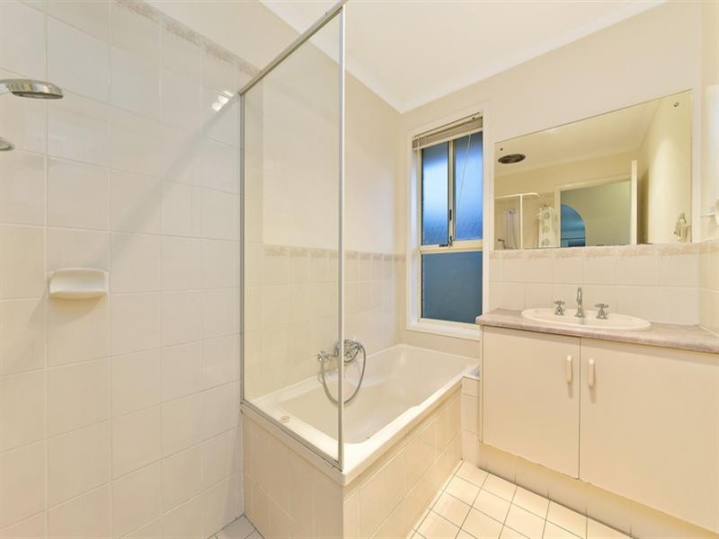 11 Lakeside Drive, Paralowie SA 5108