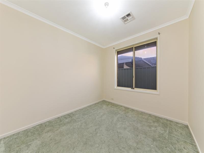 11 Lakeside Drive, Paralowie SA 5108