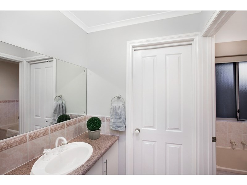 27 Dovecote Street, Oakden SA 5086