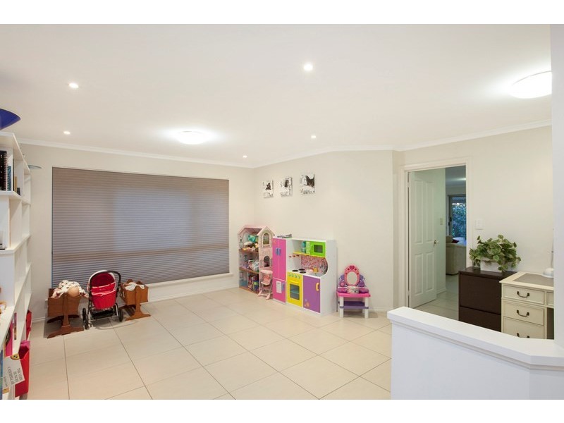 27 Dovecote Street, Oakden SA 5086