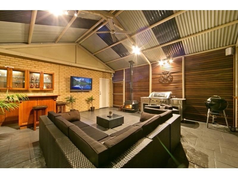 42 Lord Howe Crescent, Mawson Lakes SA 5095