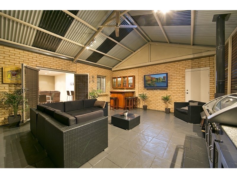 42 Lord Howe Crescent, Mawson Lakes SA 5095