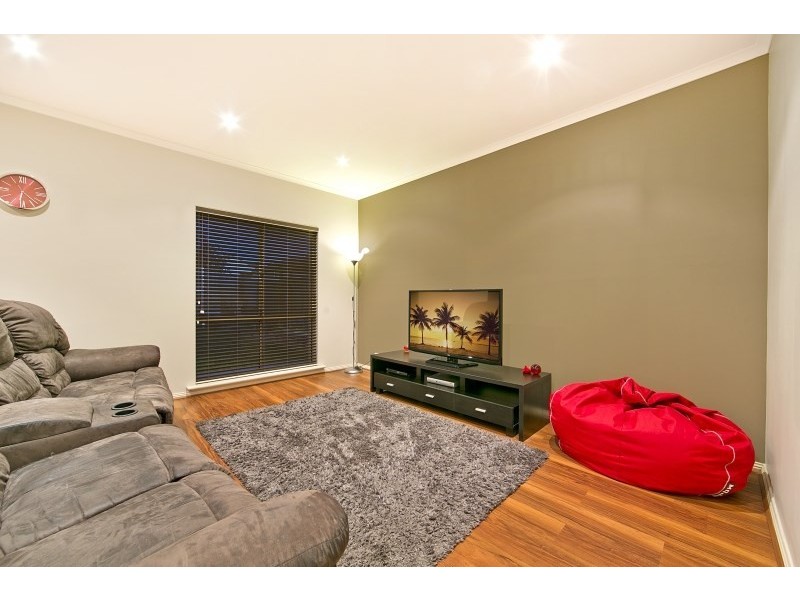 42 Lord Howe Crescent, Mawson Lakes SA 5095