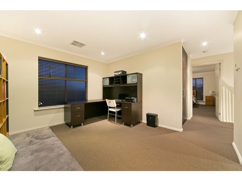 42 Lord Howe Crescent, Mawson Lakes SA 5095