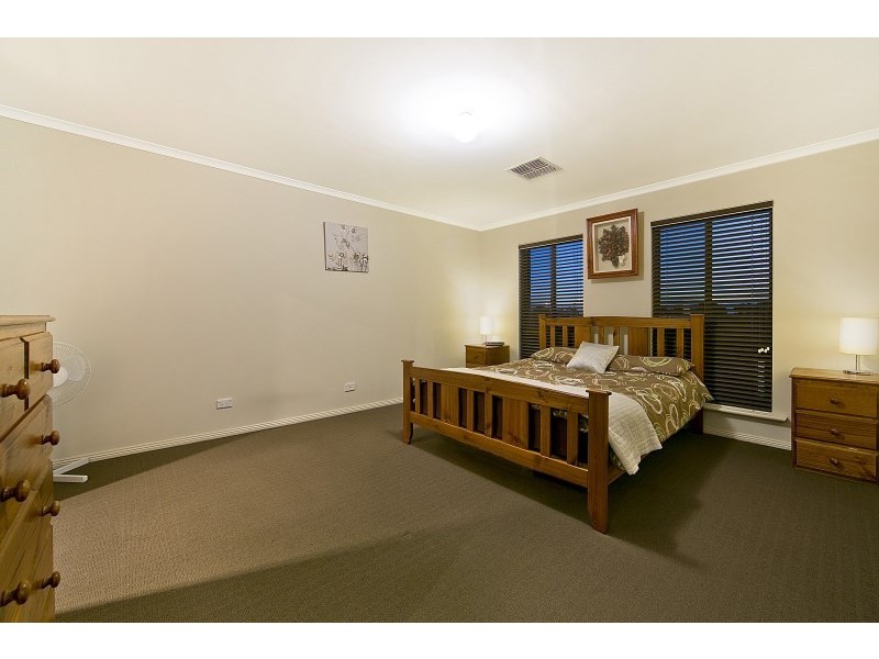 42 Lord Howe Crescent, Mawson Lakes SA 5095