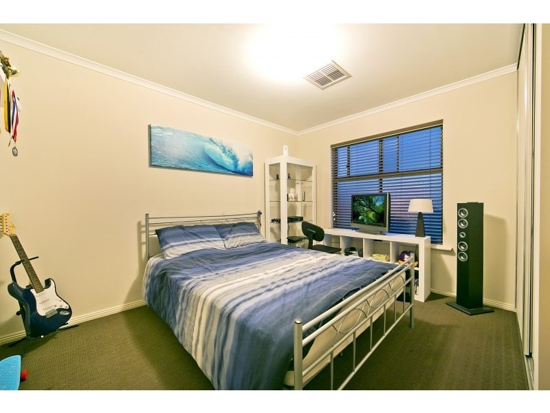 42 Lord Howe Crescent, Mawson Lakes SA 5095