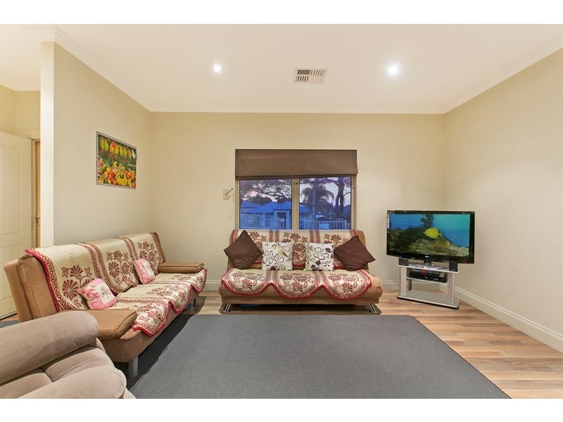 8 Amber Avenue, Clearview SA 5085