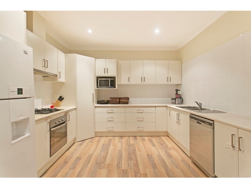 8 Amber Avenue, Clearview SA 5085