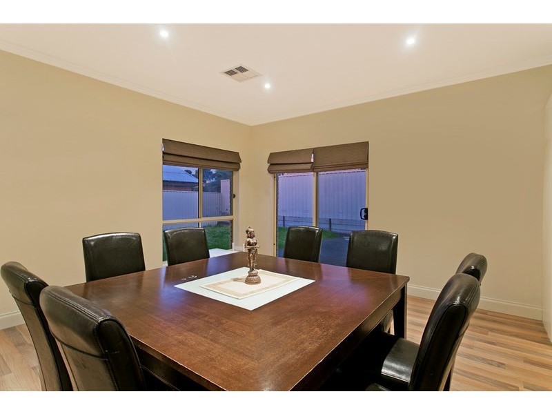 8 Amber Avenue, Clearview SA 5085