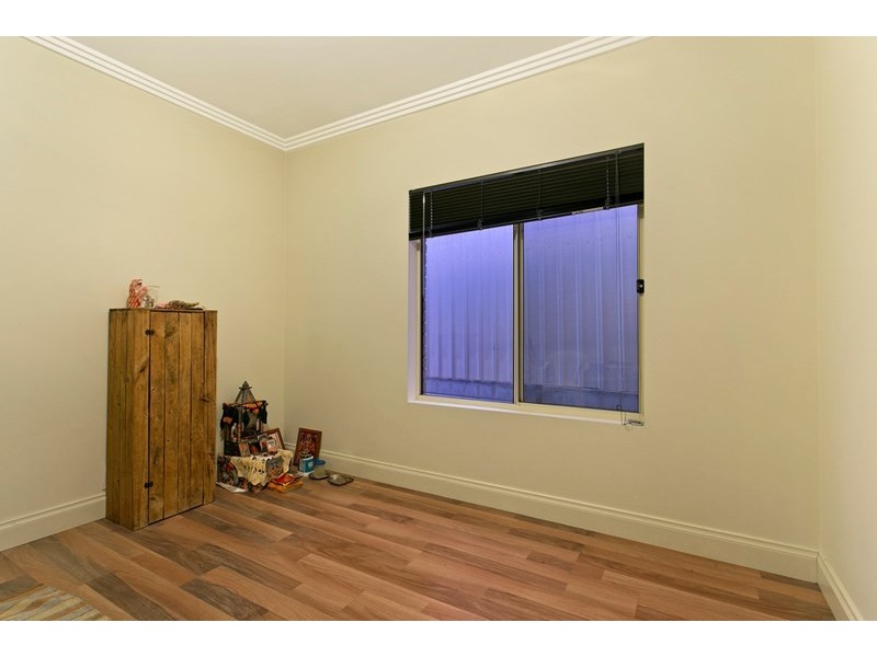 8 Amber Avenue, Clearview SA 5085