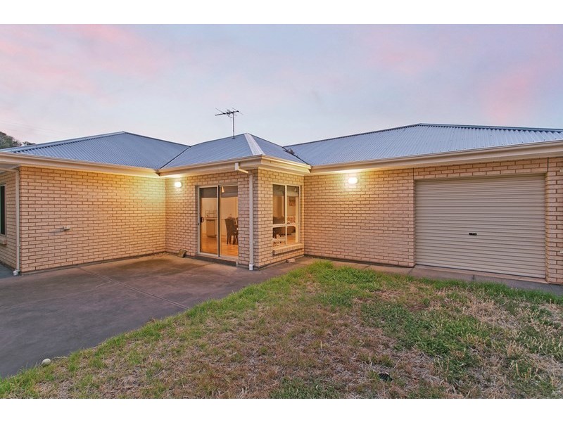 8 Amber Avenue, Clearview SA 5085