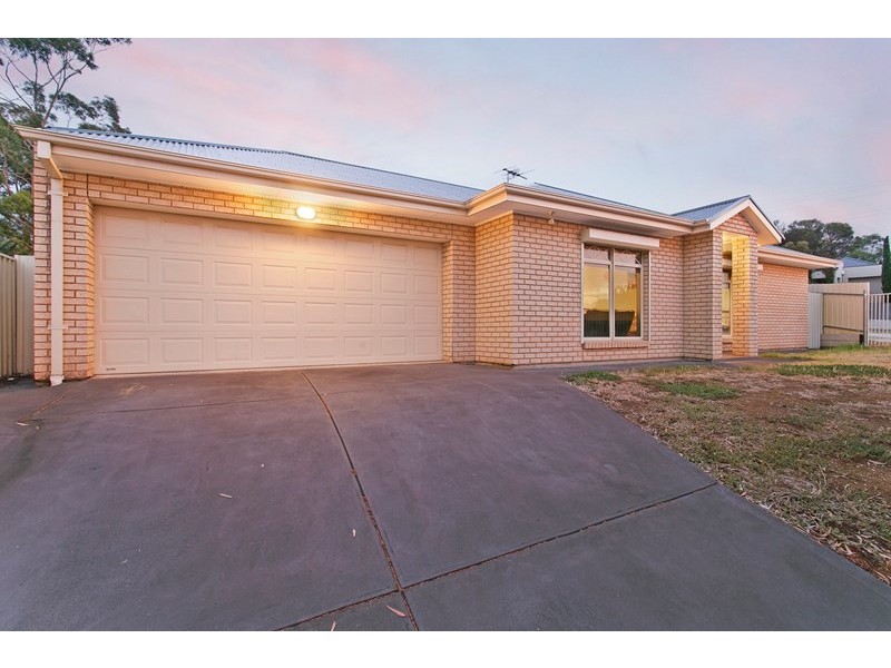 8 Amber Avenue, Clearview SA 5085