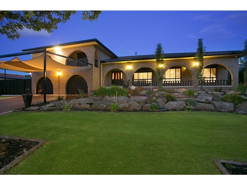 32 Kara Crescent, Gulfview Heights SA 5096