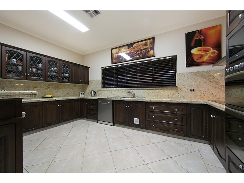32 Kara Crescent, Gulfview Heights SA 5096