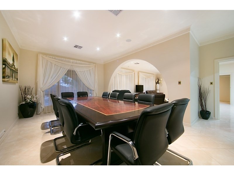 32 Kara Crescent, Gulfview Heights SA 5096