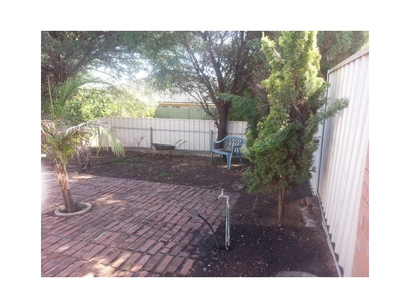 4 Walton Avenue, Clearview SA 5085