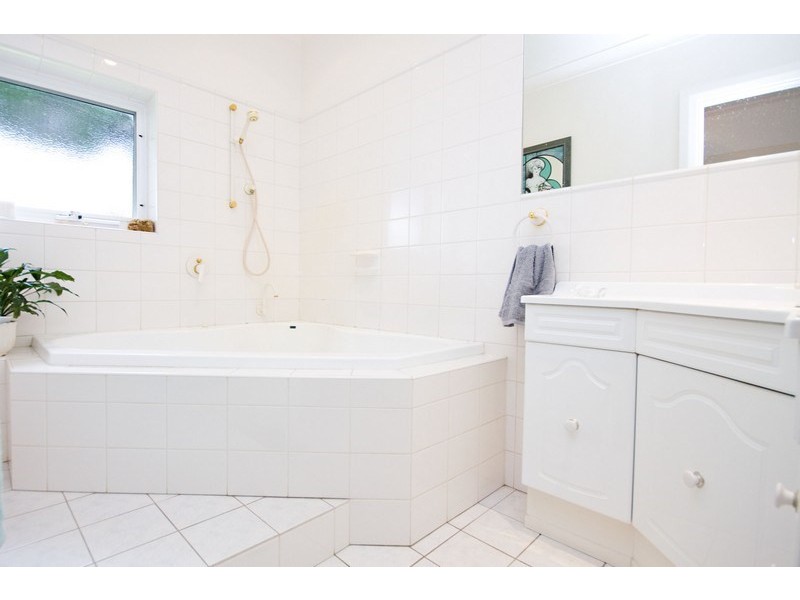 16 Serkirk Avenue, Clearview SA 5085