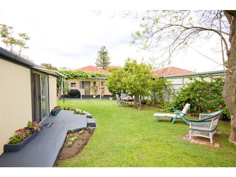 16 Serkirk Avenue, Clearview SA 5085