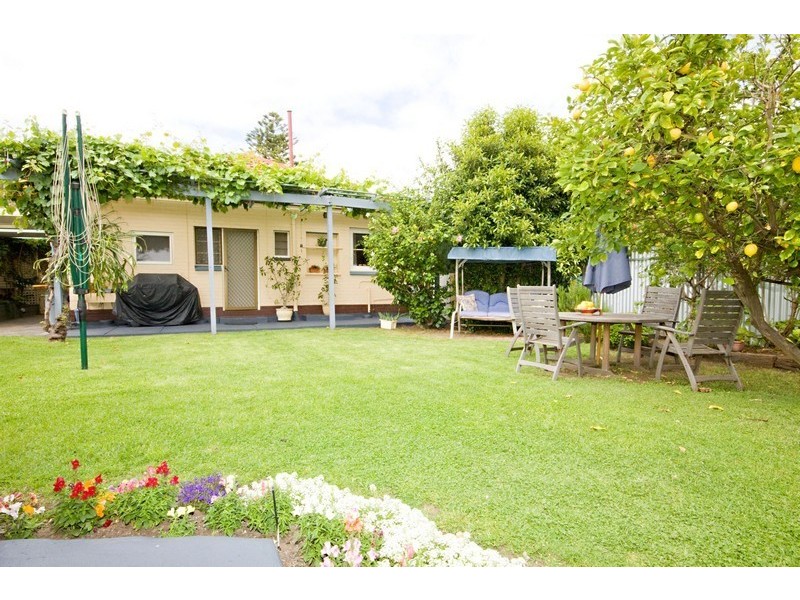 16 Serkirk Avenue, Clearview SA 5085