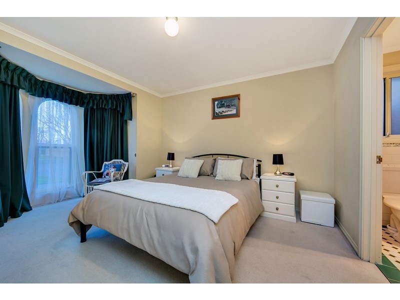 27 Hampton Drive, Oakden SA 5086