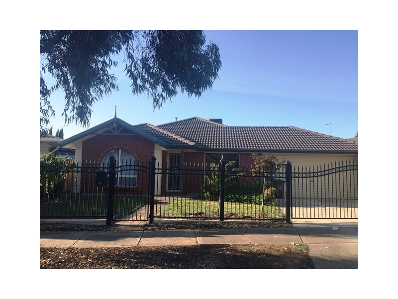 16 Browning Crescent, Clearview SA 5085