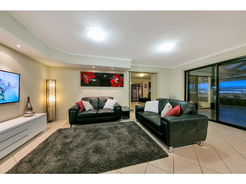 24 Chapel Hill Road, Greenwith SA 5125