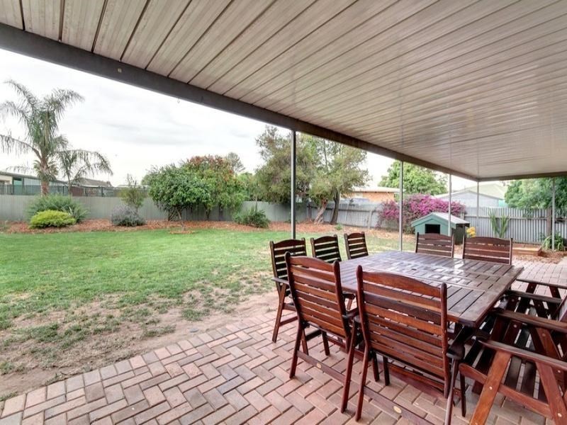 4 Loxton Court, Hope Valley SA 5090