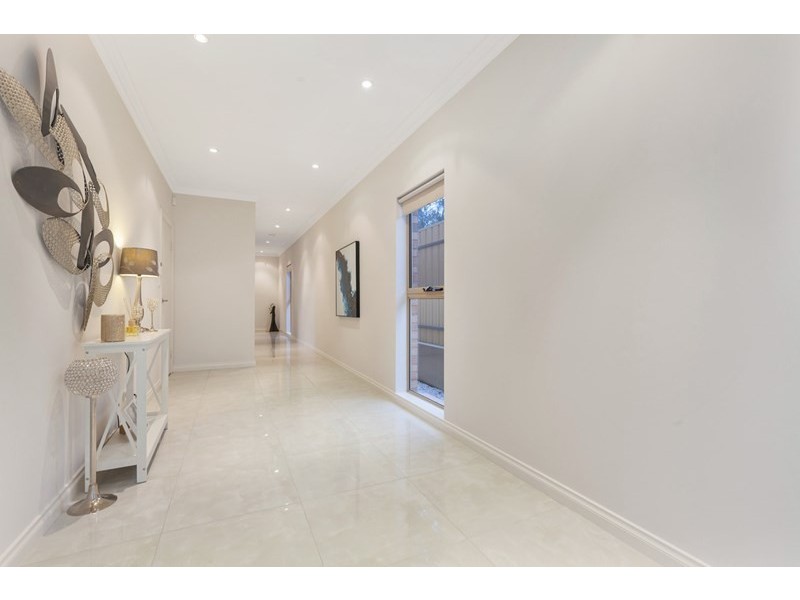 2 Down Drive, Valley View SA 5093