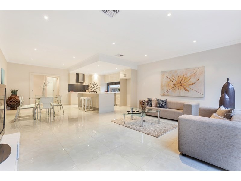2 Down Drive, Valley View SA 5093