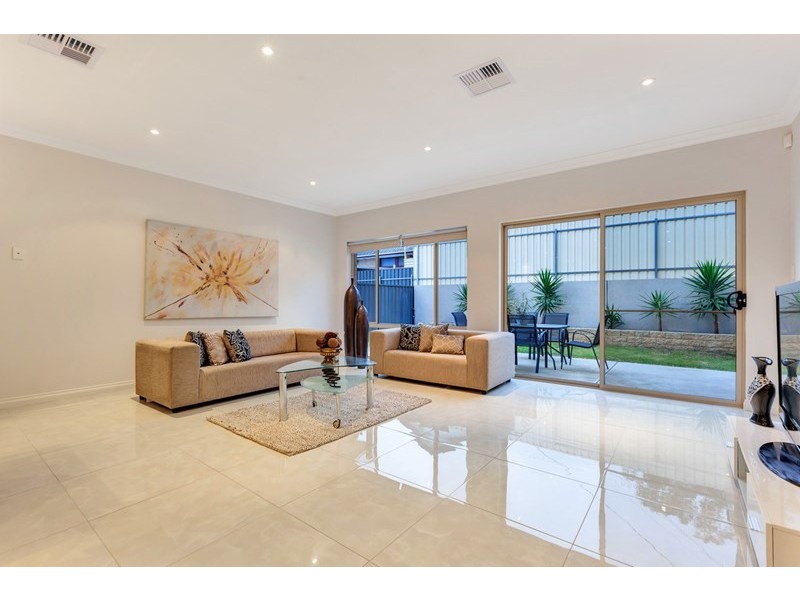 2 Down Drive, Valley View SA 5093