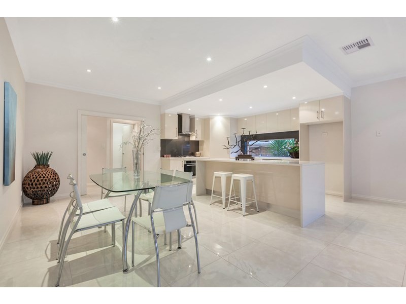 2 Down Drive, Valley View SA 5093
