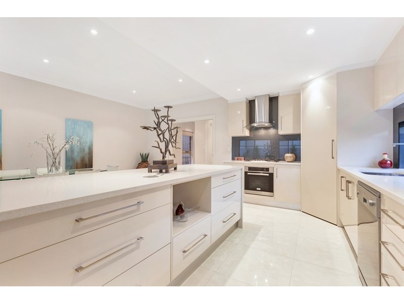 2 Down Drive, Valley View SA 5093