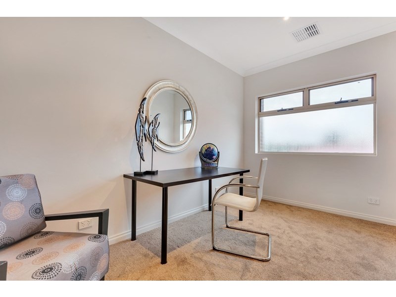2 Down Drive, Valley View SA 5093