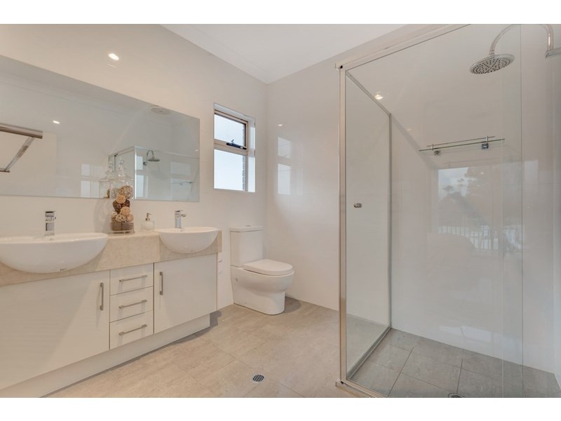 2 Down Drive, Valley View SA 5093