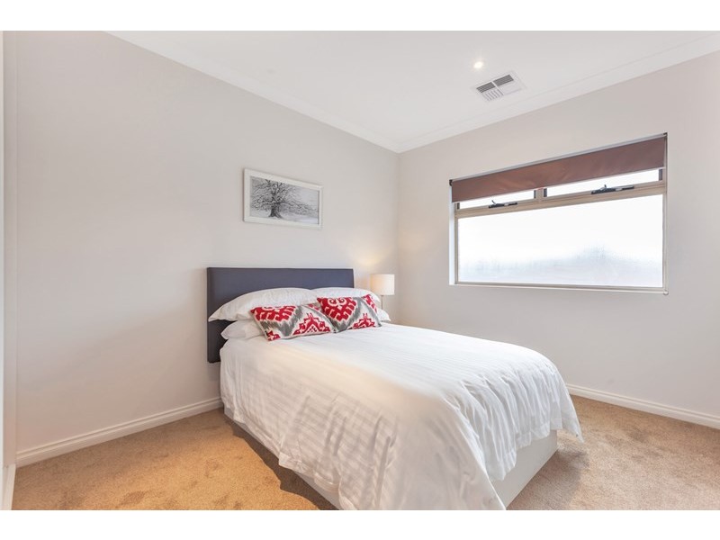 2 Down Drive, Valley View SA 5093
