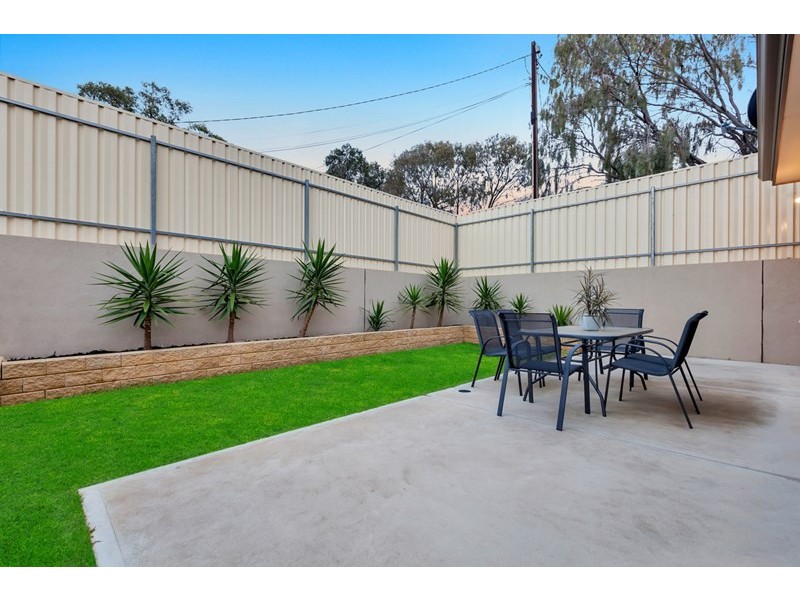 2 Down Drive, Valley View SA 5093