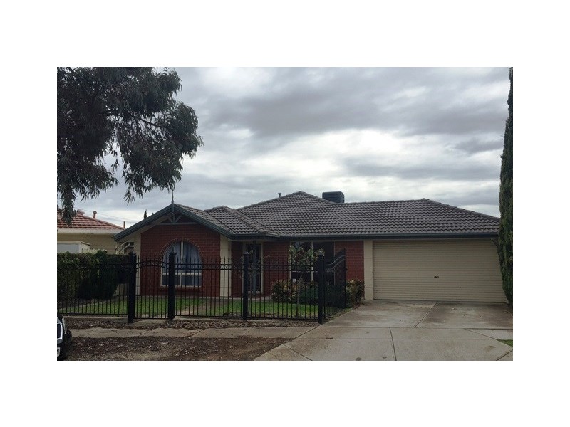 16 Browning Crescent, Clearview SA 5085