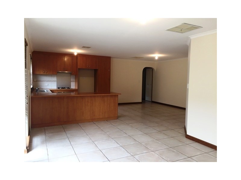 16 Browning Crescent, Clearview SA 5085