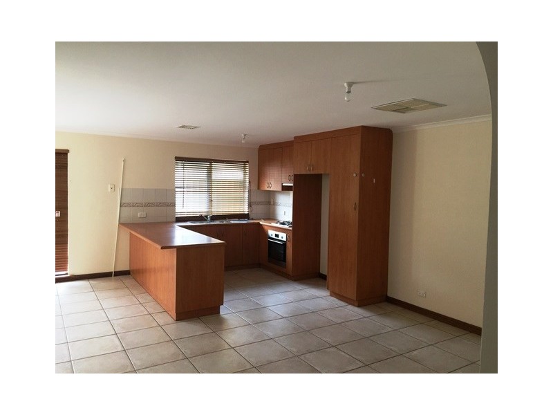 16 Browning Crescent, Clearview SA 5085