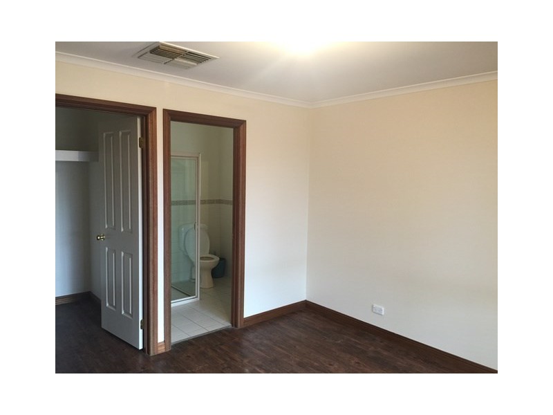 16 Browning Crescent, Clearview SA 5085