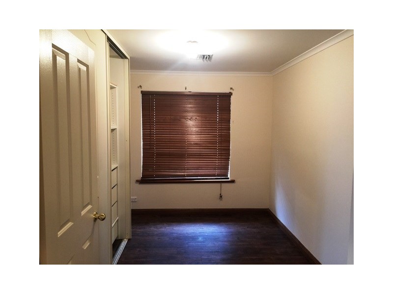 16 Browning Crescent, Clearview SA 5085